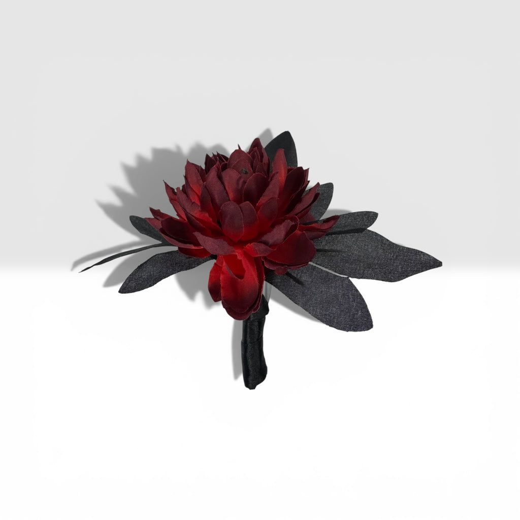 Wednesday groom boutonniere silk flower wedding – True Moments Company
